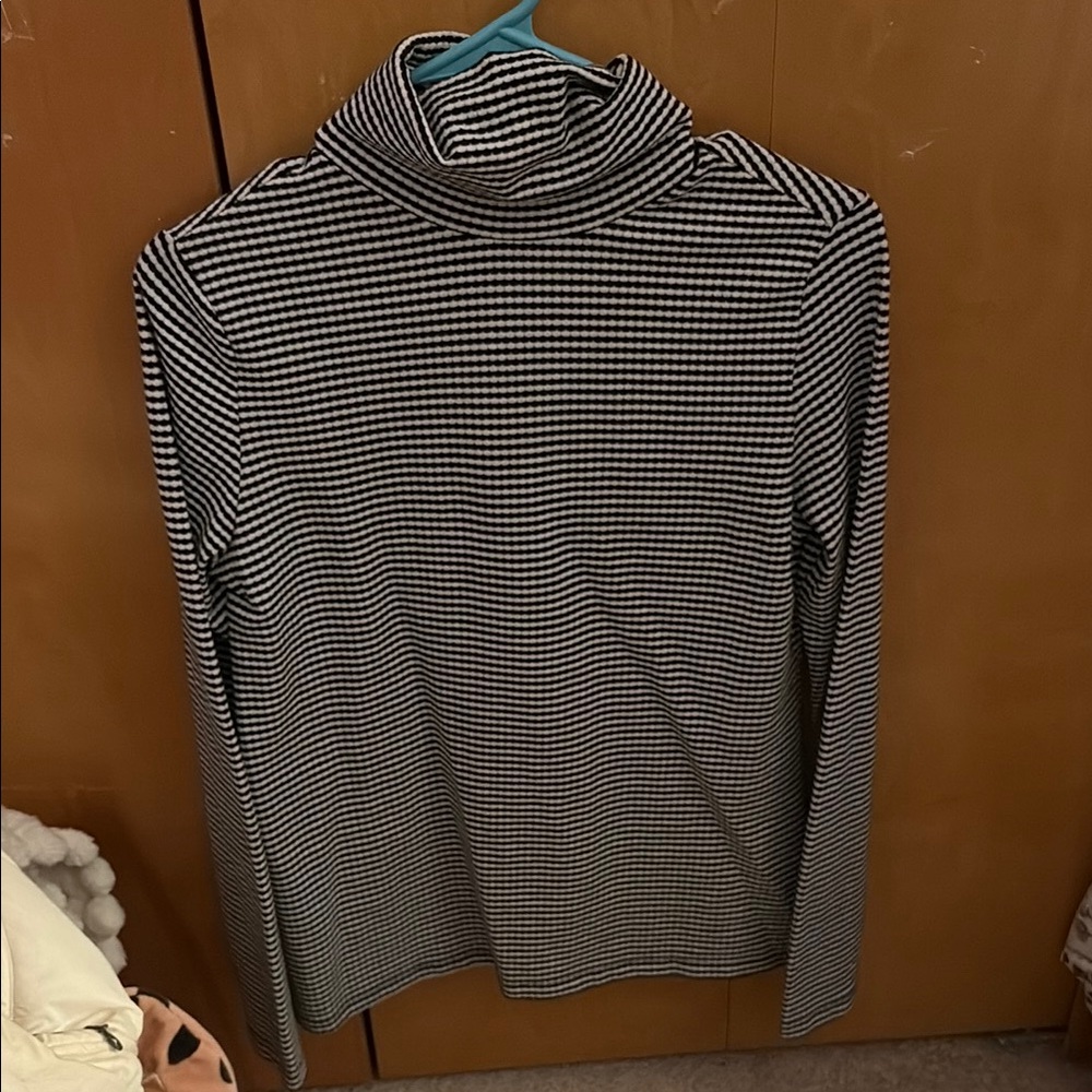 Black and White Houndstooth Women’s  Sweater